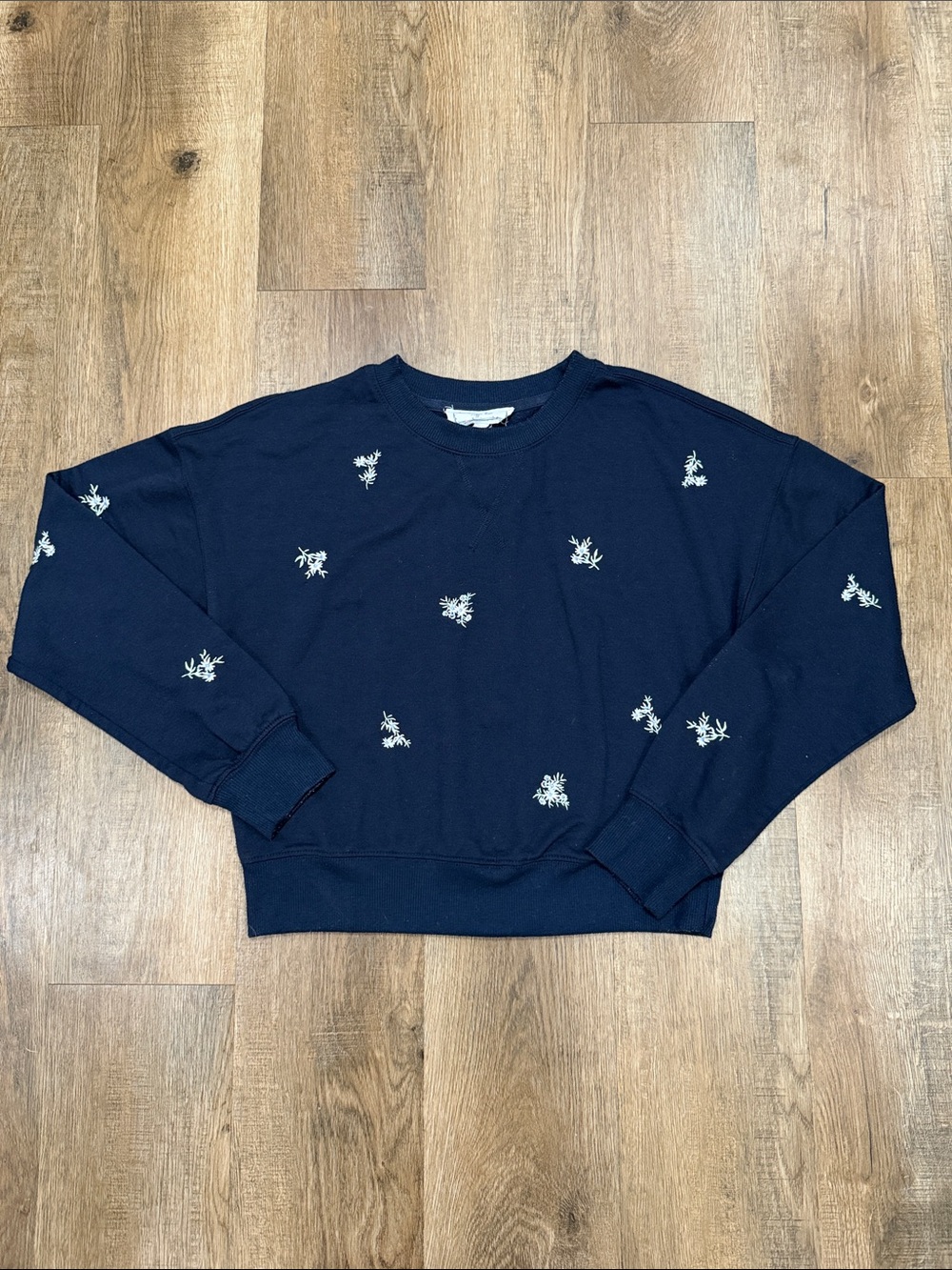 Hippie Rose,Embroidered Navy Crewneck Sweatshirt